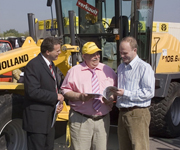 Auf der Resale 2008 werden Geschäfte verhandelt.