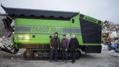 Florian Steger, Wolfgang Wurzer und Erich Cordie bei der Uebergabe des Targo 3000.