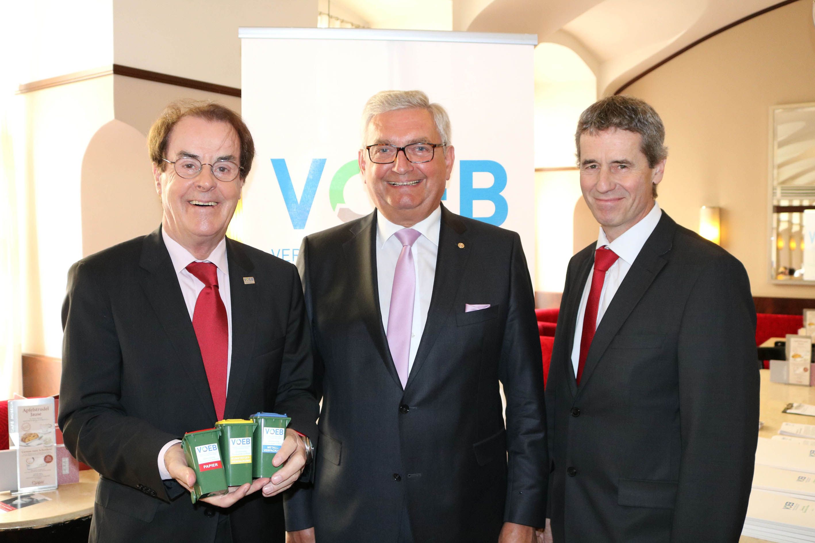 Foto 1 v.l.n.r.Roth Riedl Holzer V. l. n. r.: Hans Roth (VOEB), Alfred Riedl (Österreichischer Gemeindebund), Christian Holzer (BMNT) (Foto: VOEB)