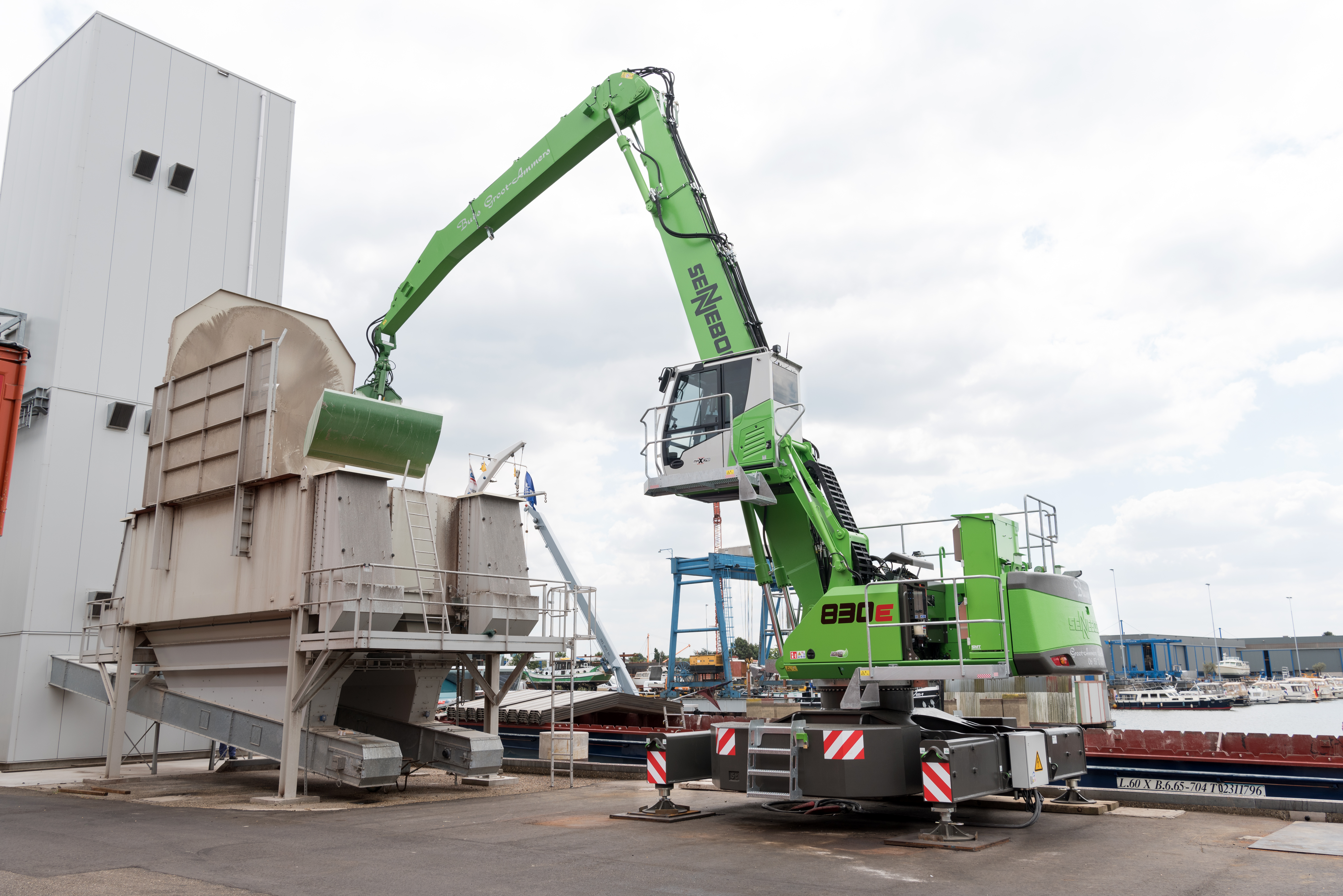 SENNEBOGEN_Image_830Electro_jobsite