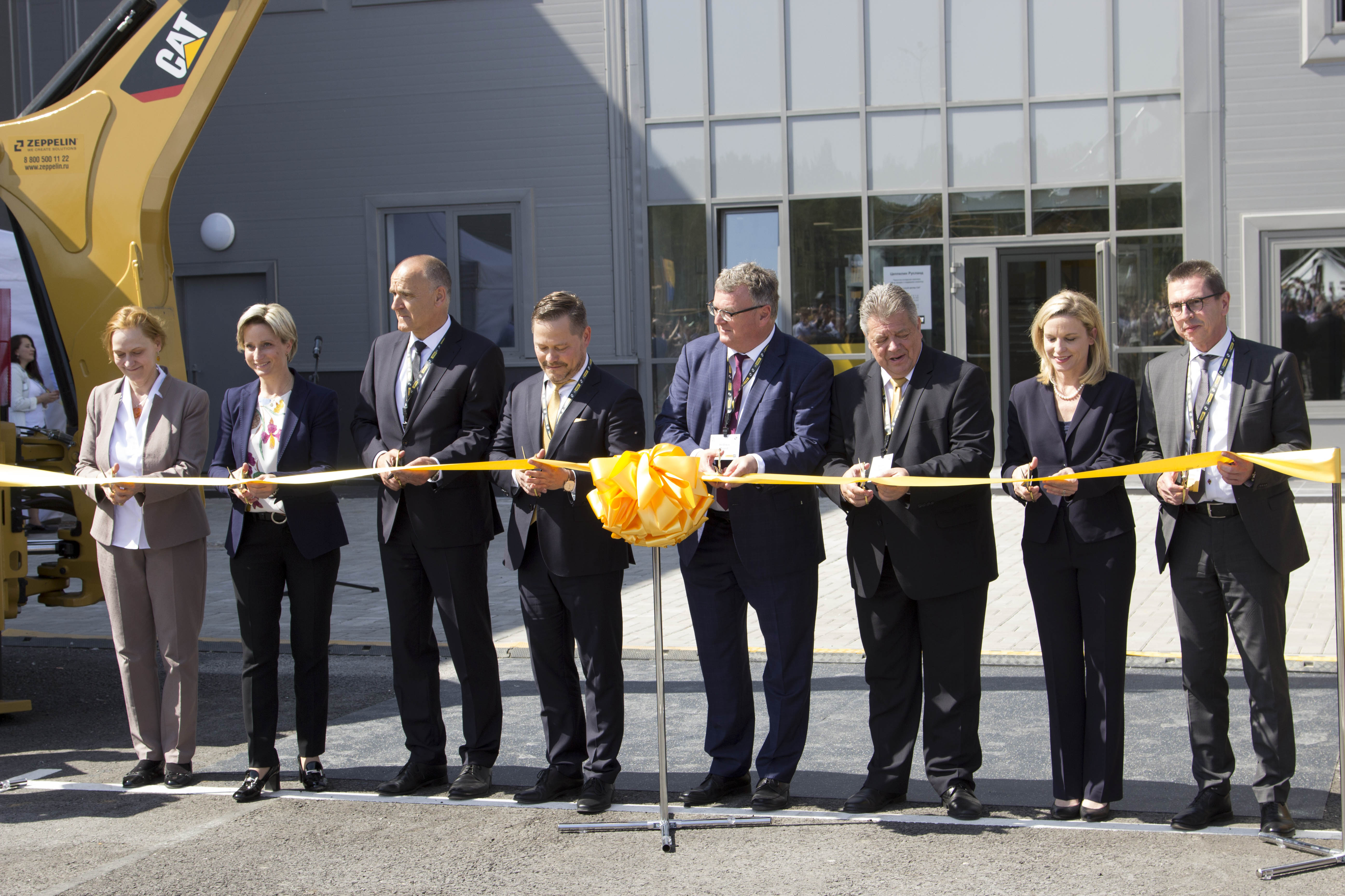 Foto 1 - Ribbon Cutting Ceremony St. Petersburg