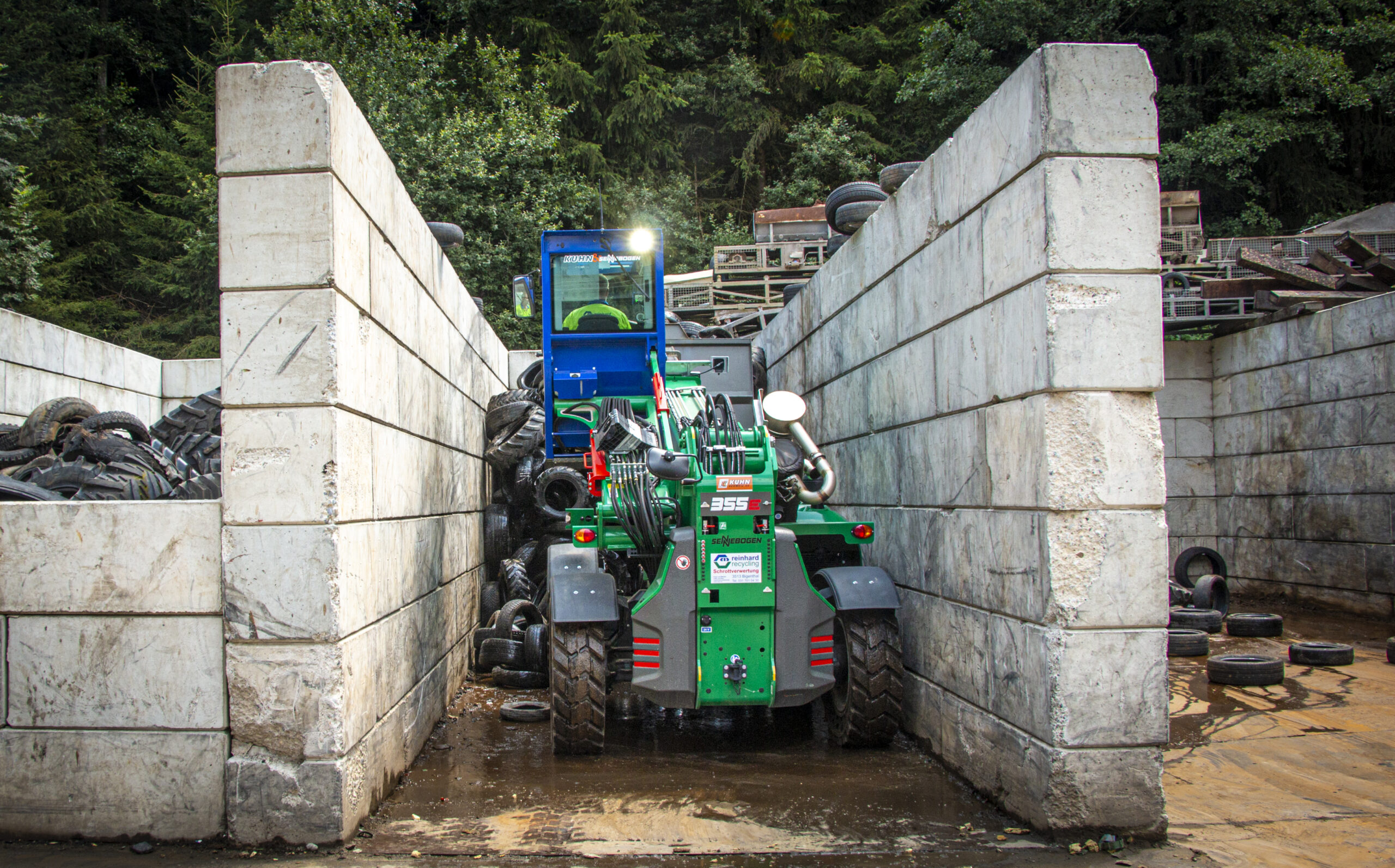 SENNEBOGEN_355_830_825_Teamwork_Reinhard_Recycling_Schweiz ...