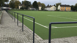 Weniger Mikroplastik im Umfeld von Sportanlagen ist das Ziel