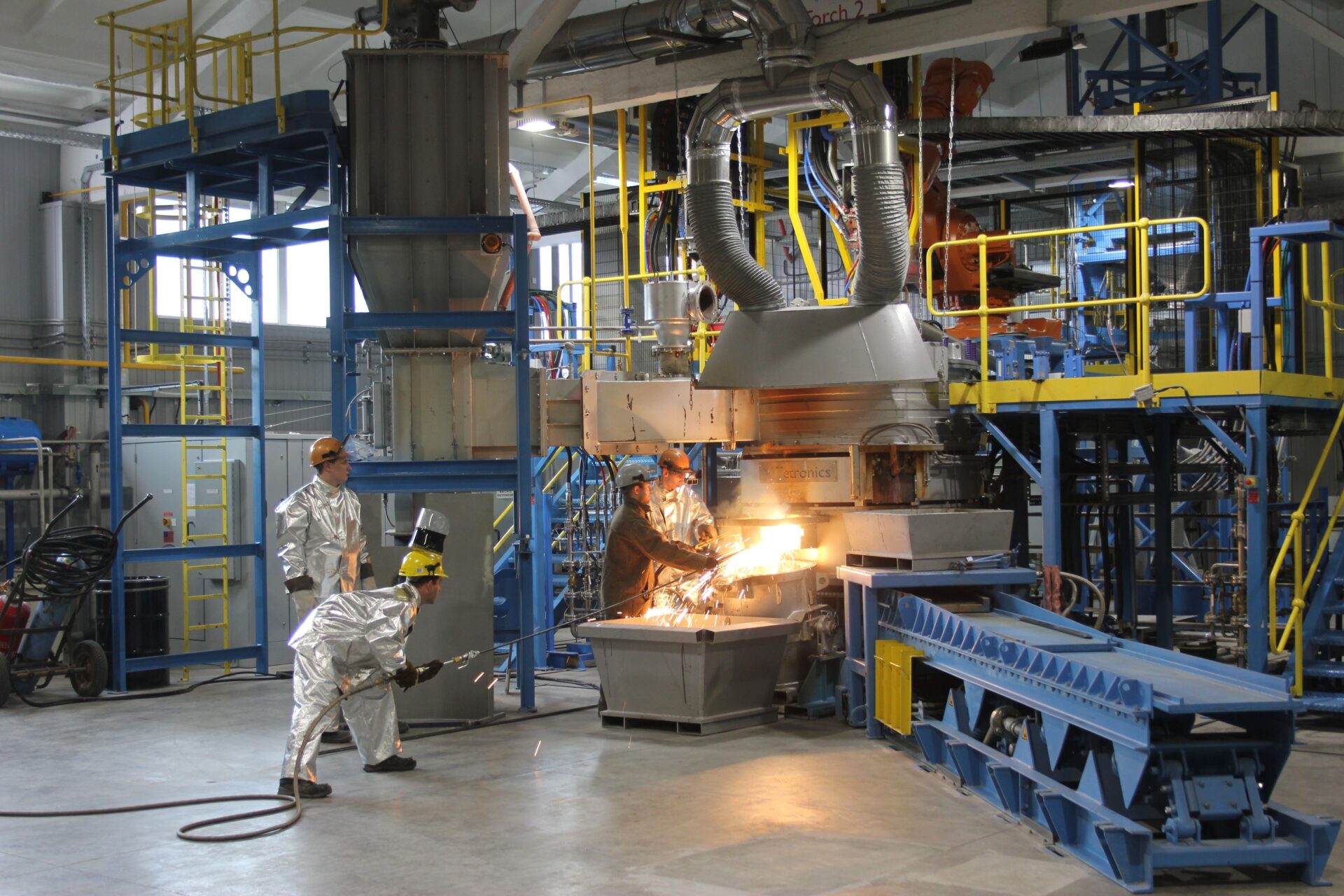 Das Helmholtz-Institut Freiberg für Ressourcentechnologie erhält einen Plasmaofen zur Entwicklung neuer und Optimierung bestehender Recyclingtechnologien.