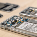 Blick ins Smartphone refurbed
