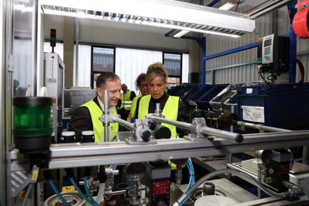 Ministerin Neubaur besucht ZFWerk Bielefeld RECYCLING magazin