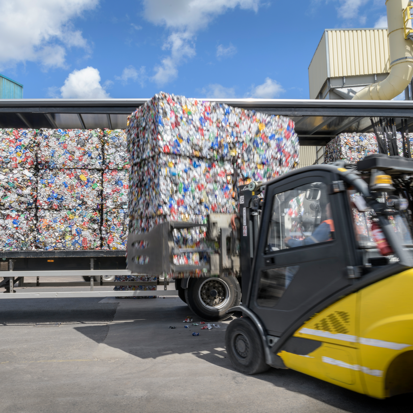 Novelis verdoppelt Recyclingkapazität für Getränkedosen in Großbritannien