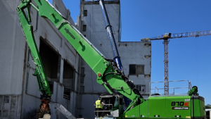 Schlüter-Mietmaschine im Abbrucheinsatz in Hamburg