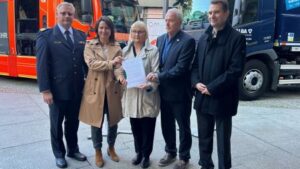 Kreislaufwirtschaft und Feuerwehr fordern Maßnahmen gegen existenzbedrohende Batteriebrände