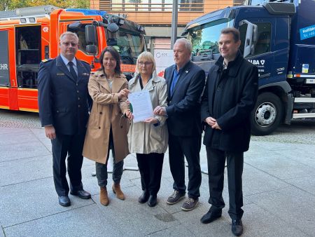 Kreislaufwirtschaft und Feuerwehr fordern Maßnahmen gegen existenzbedrohende Batteriebrände