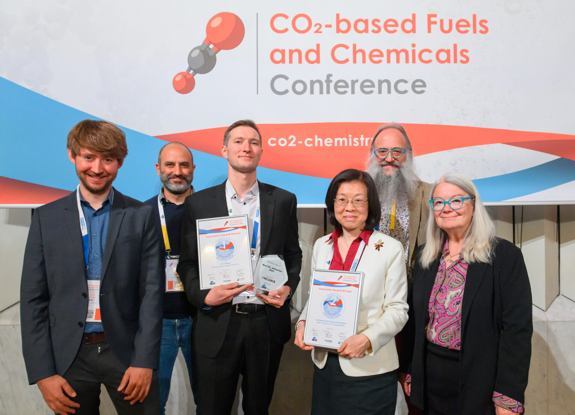 CO₂-basierter Graphit, Kunststoffe und Methanol gewinnen beim Innovationspreis „Best CO₂ Utilisation 2025“