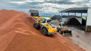 Liebherr-Radlader unterstützen bei der Verwertung von Grüngut