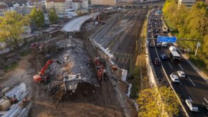 Abriss der Berliner Westendbrücke mit maximalem Recycling