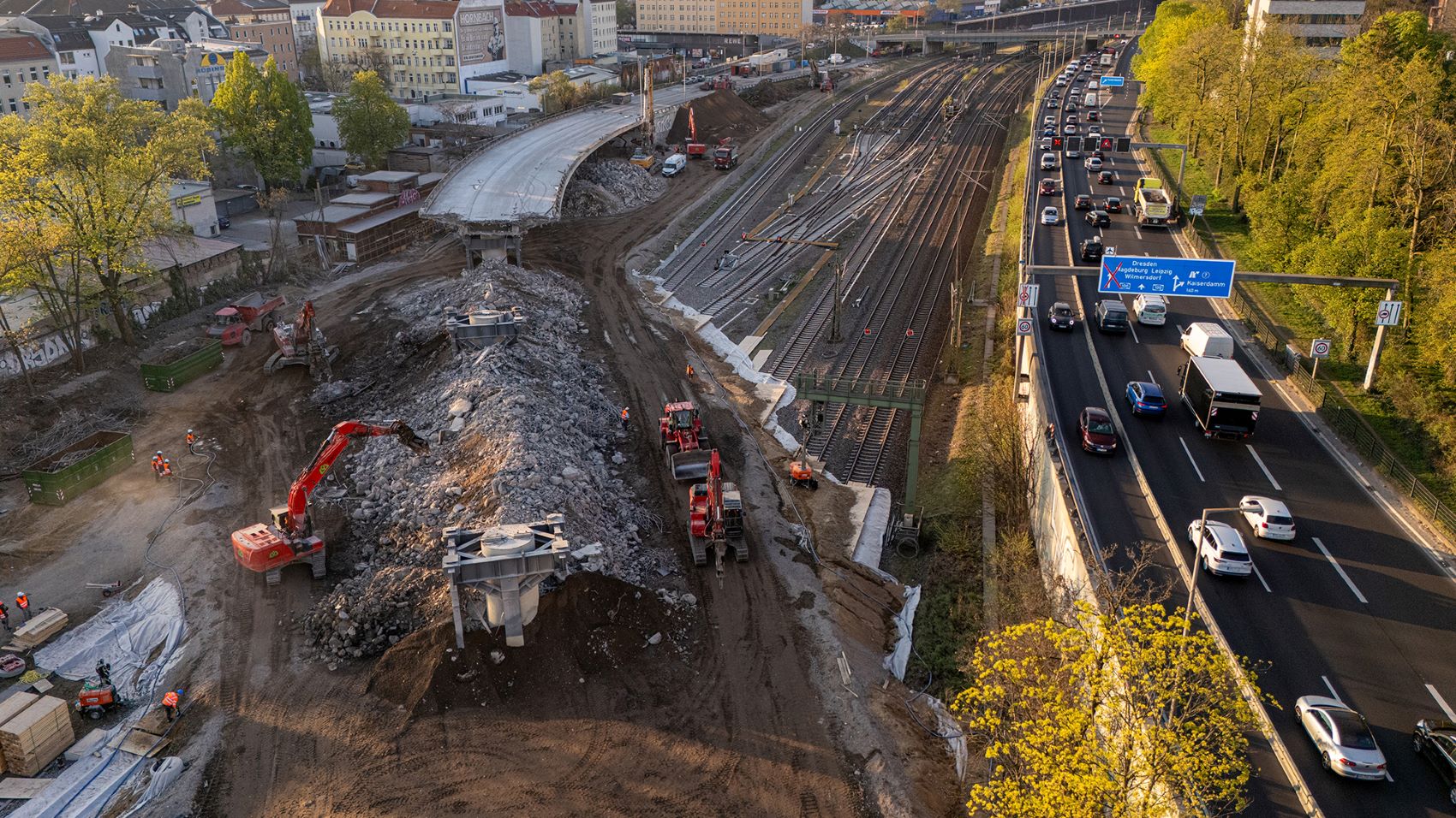 Abriss der Berliner Westendbrücke mit maximalem Recycling