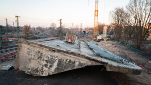 Brückenabbruch auf engstem Raum