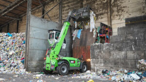 Industrie-Teleskoplader 360 G im Härtetest