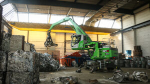 Cronimet Alfa testet Sennebogen-Akkumaschine