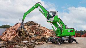 Mobilbagger von Sennebogen im Recyclingeinsatz