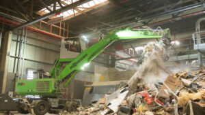 Sortieranlage setzt auf emissionsfreien Umschlagbagger