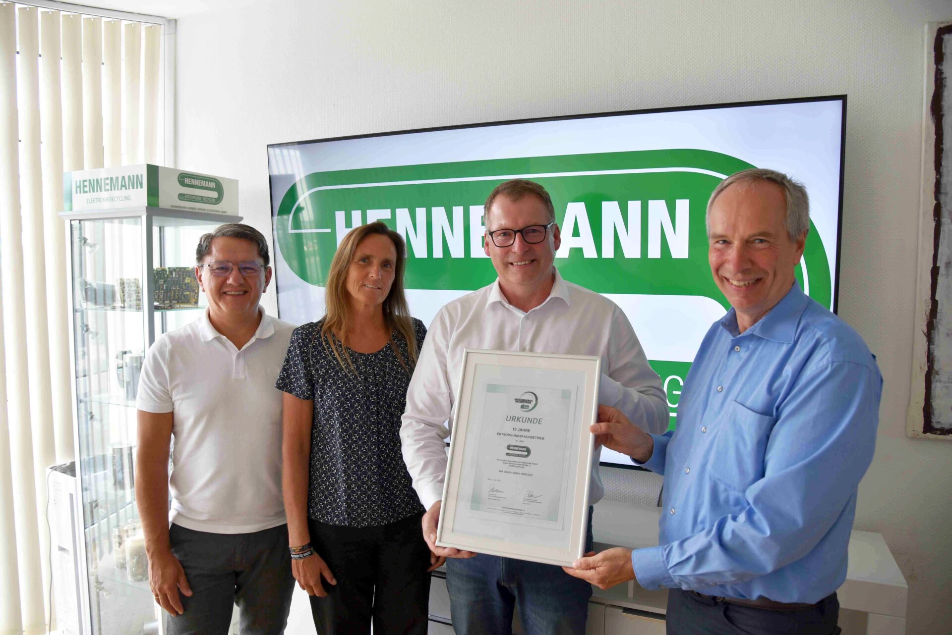 Hennemann Umweltservice Elektronik erhält Ehrenurkunde