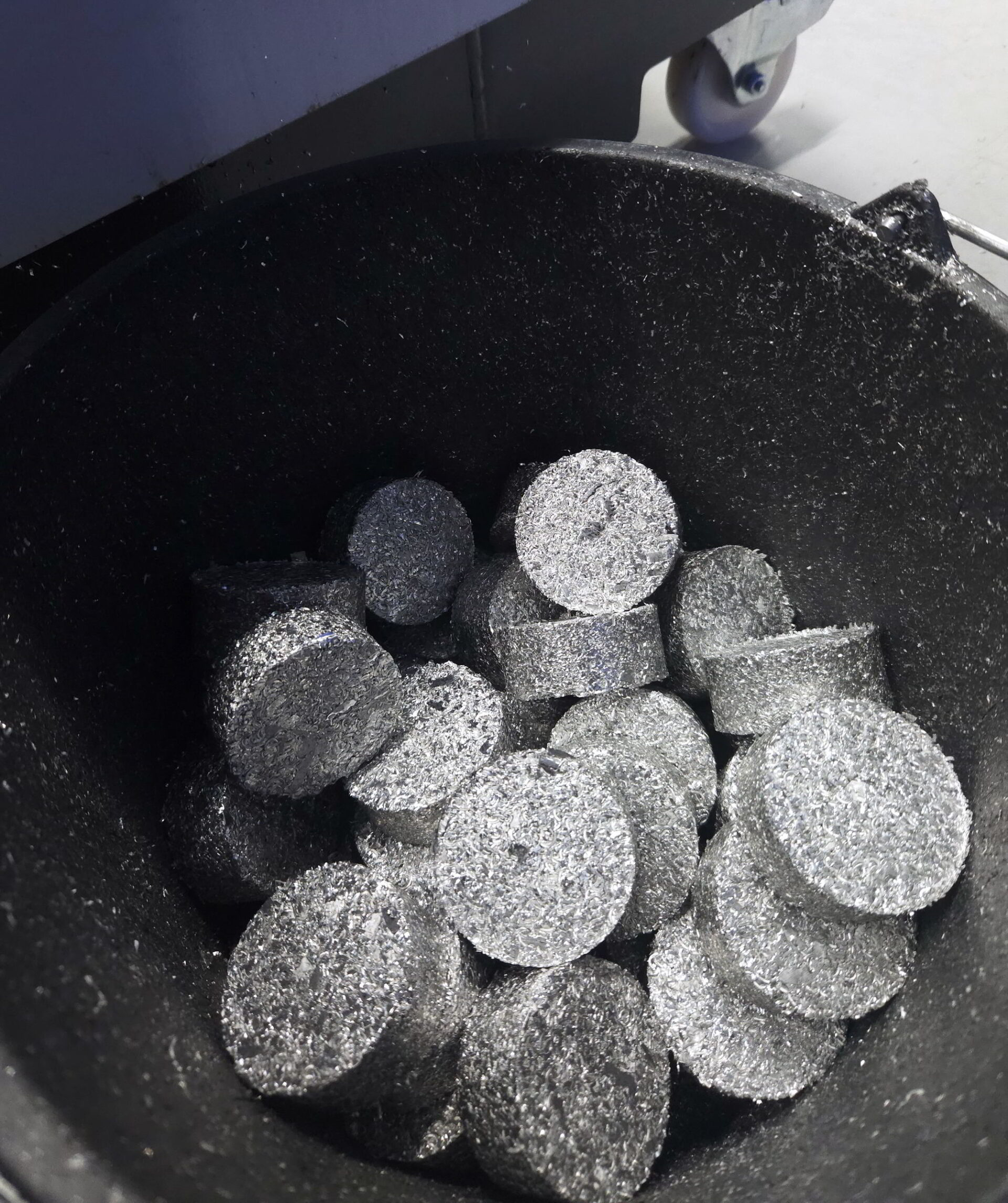 Unbemannter 24/7-Betrieb durch Brikettierung