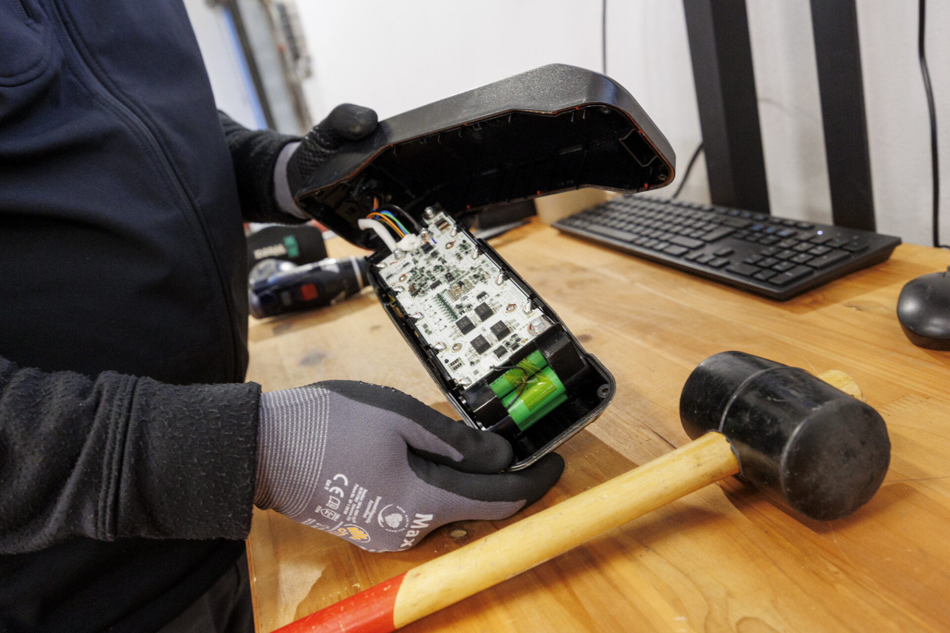 Saubermacher und Liofit prüfen E-Bike-Akkus